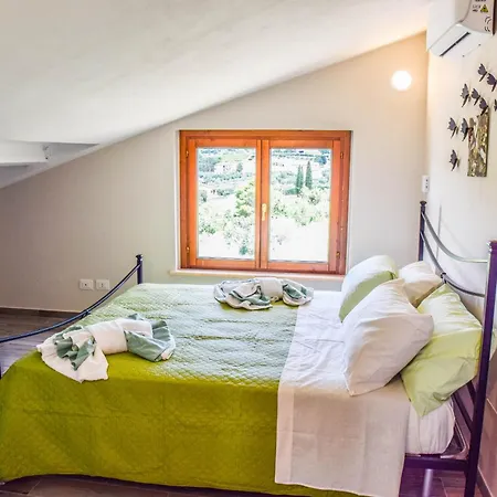 By Casamerina, Large With Pool, Garden Near Trasimeno *