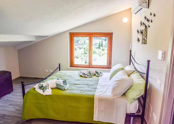 By Casamerina, Large With Pool, Garden Near Trasimeno *