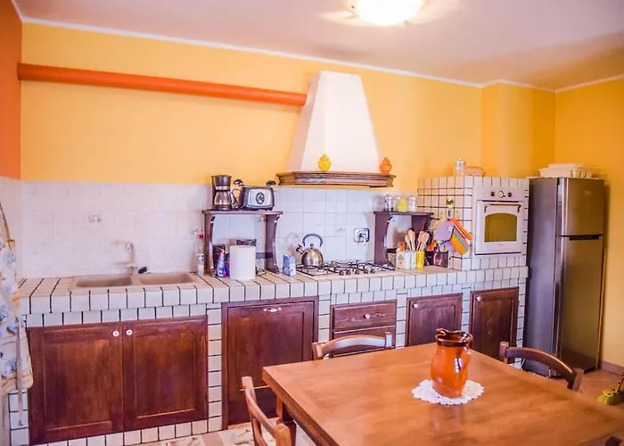 Villa By Casamerina, Large With Pool, Garden Near Trasimeno