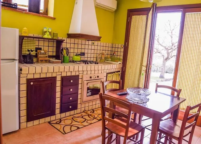 By Casamerina, Large With Pool, Garden Near Trasimeno Villa *